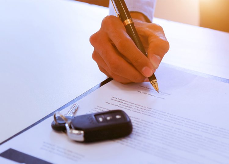 Carro com dívida: como funciona a transferência de propriedade?